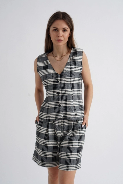 Костюм с шортами 1159 черно-белая клетка Mirolia