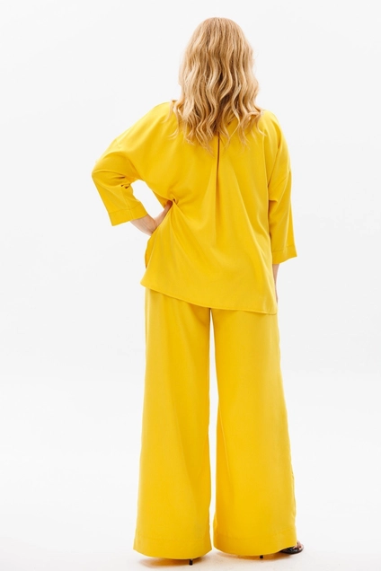Костюм брючный 1373 желтый Michel Chic