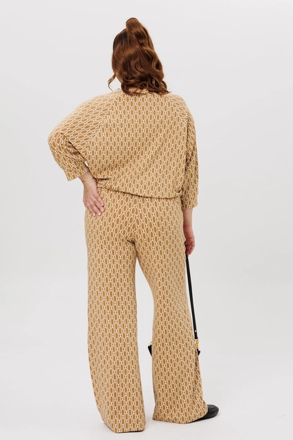 Костюм брючный 1403 экрю Michel Chic