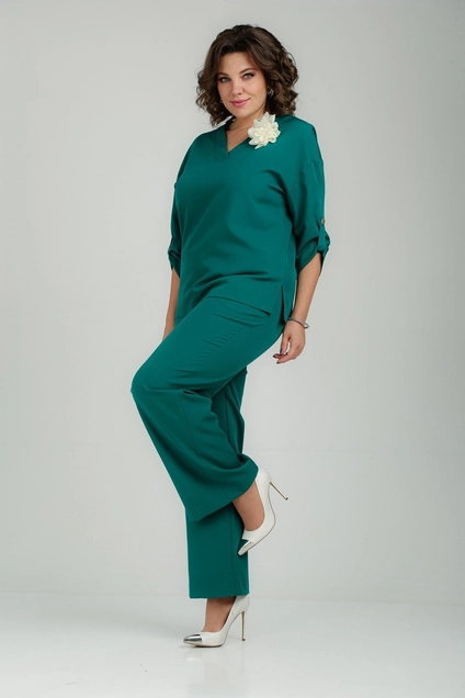 Костюм брючный 24-233 ТАККА Плюс