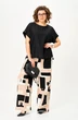 Костюм брючный 1384 песочно-черная графика Michel Chic